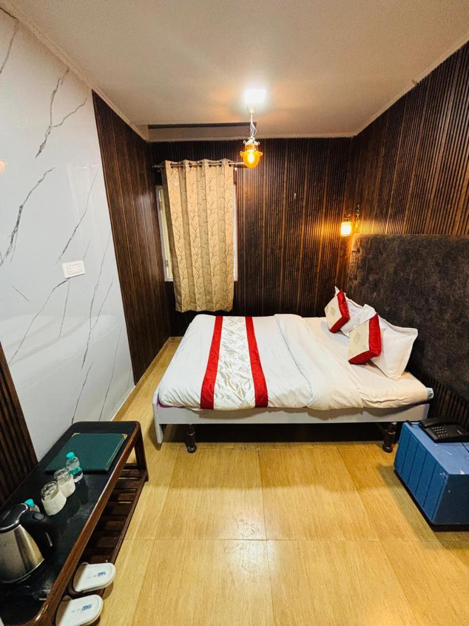 Hotel Amar Масурі Екстер'єр фото