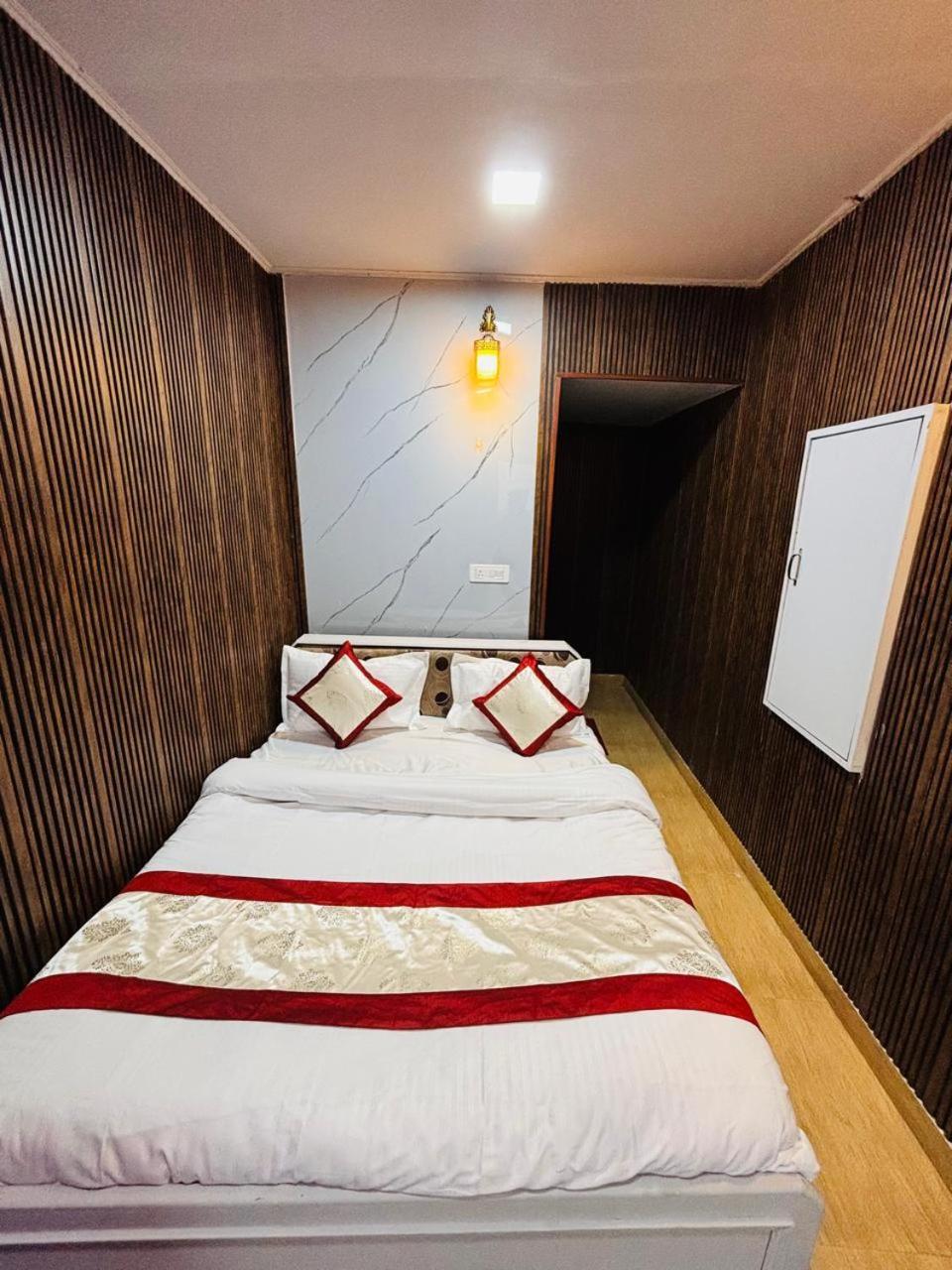 Hotel Amar Масурі Екстер'єр фото